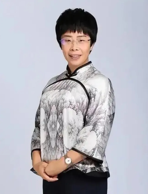 49岁的北大才女蒙曼的征婚条件让全网破防了！父母公开喊话“不要房车不看学历”，唯