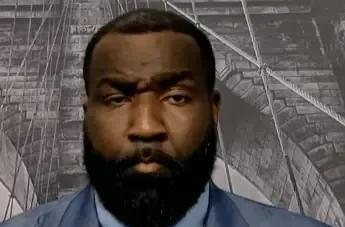 快船三巨头，加起来快一百岁。
名嘴帕金斯直接断言：他们最多西部前八。
哈登35，