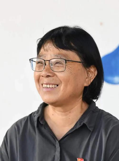 张桂梅：只要活着，就去送考
张桂梅校长连续十余年坚持送考，一句“只要活着，就要送