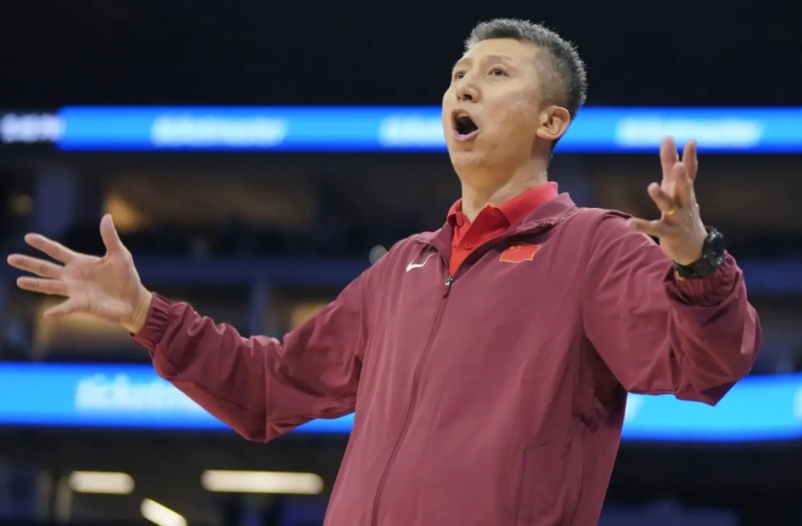 郭士强三个迷之操作，破了多年对韩国的不败金身。
第一，临场指挥。
应变能力差。对