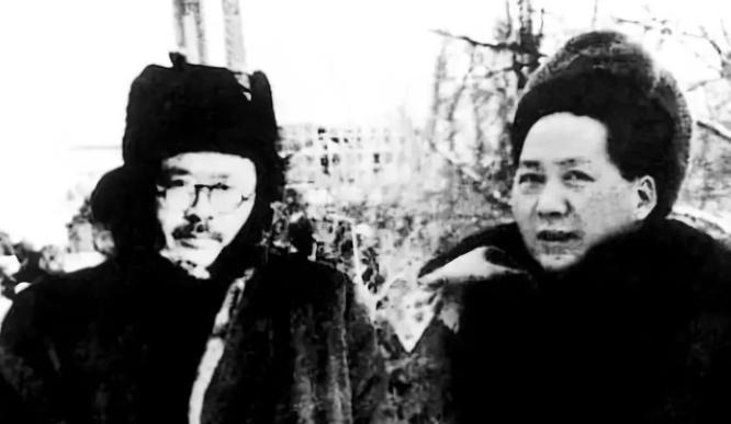 1947年，毛主席与任弼时争执，炊事员一句话化解僵局。



1947年，中国共
