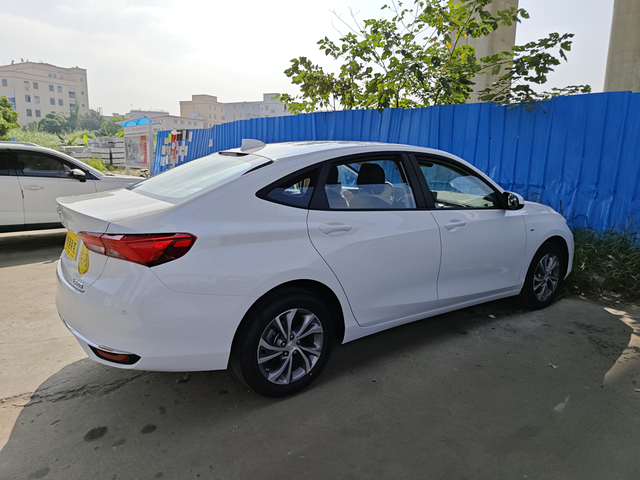 发现跑长途开久了没有轩逸的座椅舒服
久了脚累，怎么调都感觉差点意思。我弟的意思是