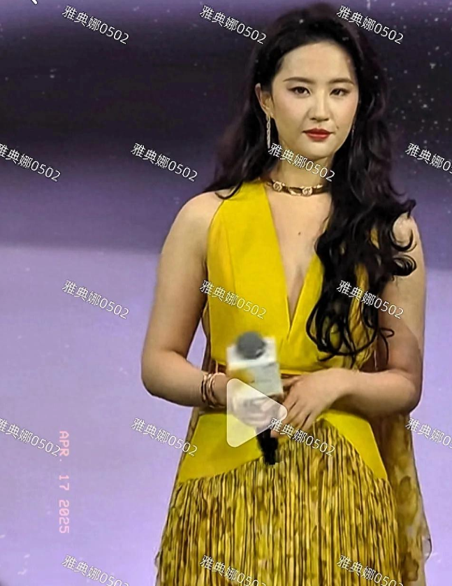 刘亦菲今日生图新鲜出炉!37岁的她侧脸还行正脸发福明显油腻显老