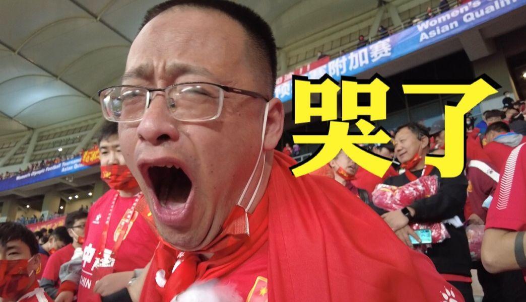 国足再弱也轮不到业余足球挑战？



南通支云足球俱乐部老板挥舞着“挑战国家队”