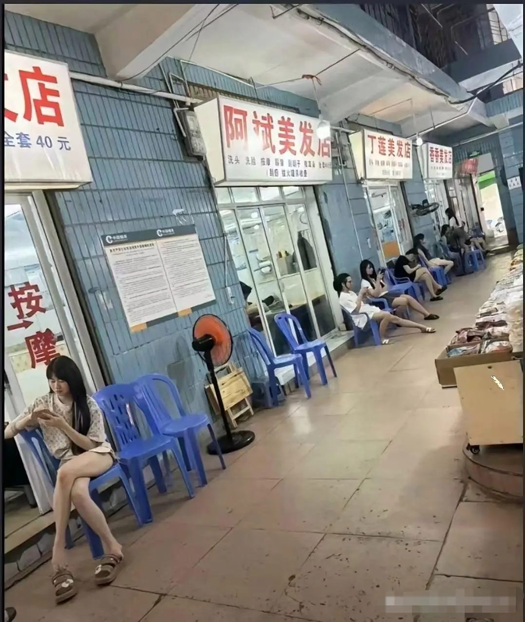 同一个地方开这么多理发店