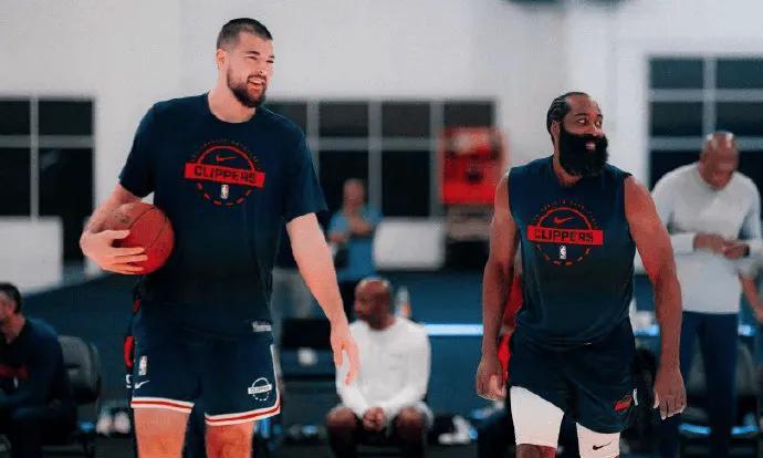 101-129快船再输魔术，3连败，最近，10场1胜9负，目前，4胜11负。
难