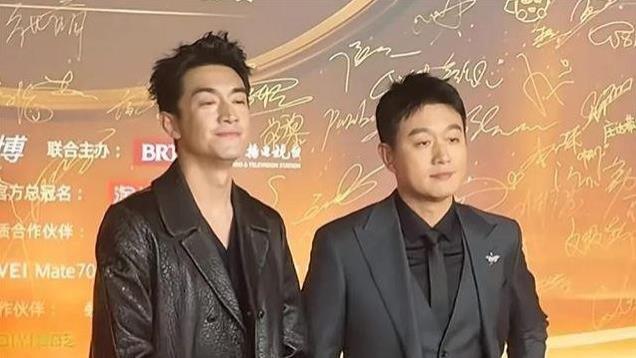 看了潘粤明和李东学近照，才知道中年男艺人躲不过发腮脸肿