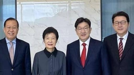 尹锡悦入狱，朴槿惠坐立不安，韩国政坛风云再起？