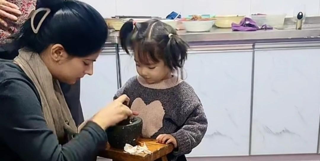 突然发现，杨二狗的巴基斯坦前妻，阿霞以前的库存直播视频，在我手机里是越来越少了。