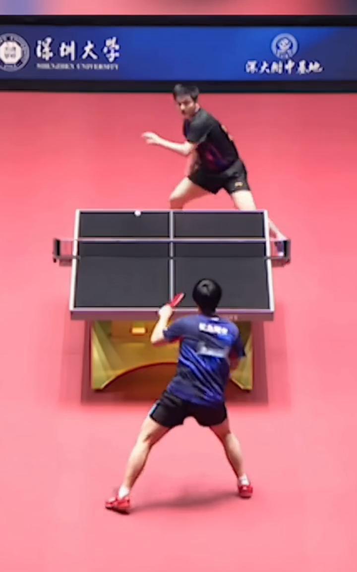 樊振东强势摧毁松岛辉空，轰出3-0横扫日本新星。
东哥火力全开狂轰乱炸，松岛遇到