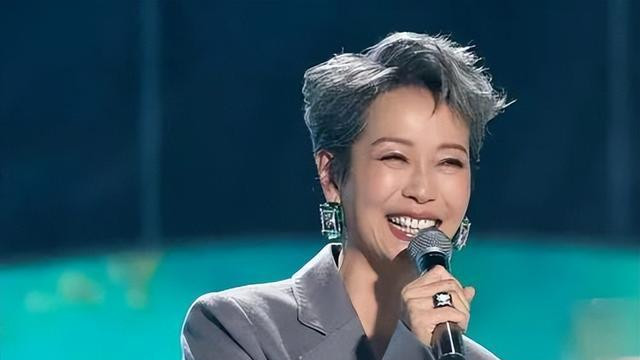 叶童说，丈夫背叛但我不离婚现实里，我才是白蛇，一生都在报恩。