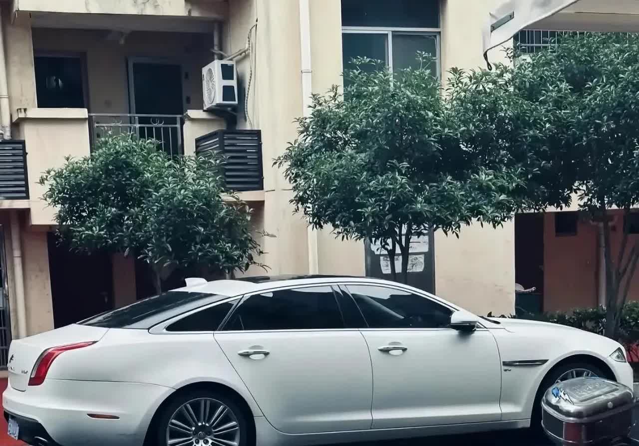 这是我迄今为止认为最美的一款车！
不接受反驳，没有之一！
只可惜现在已经停产
