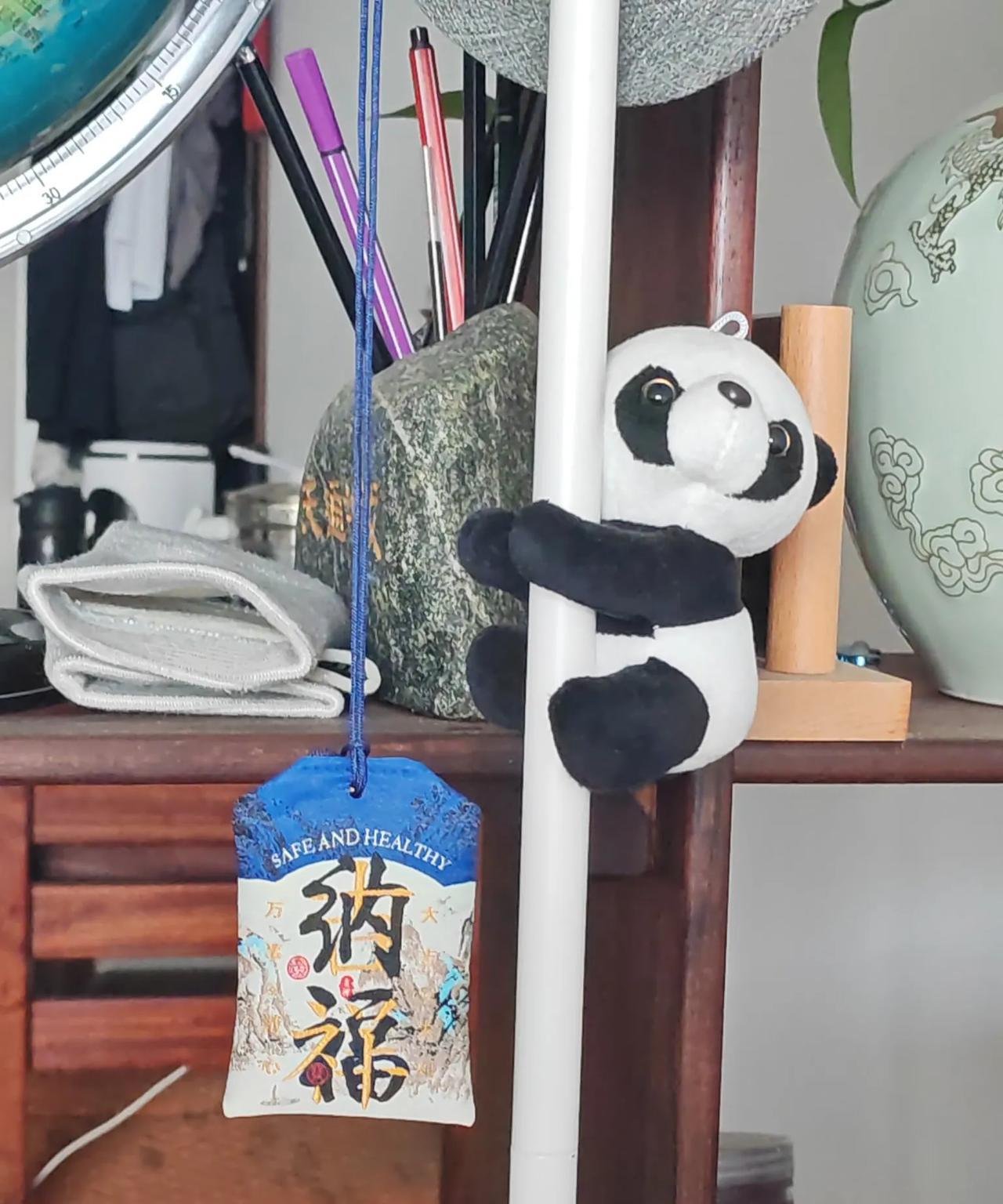小熊猫爬杆
纳福袋纳福
可爱的它，遇见幸运的它
给生活带来多少小惊喜