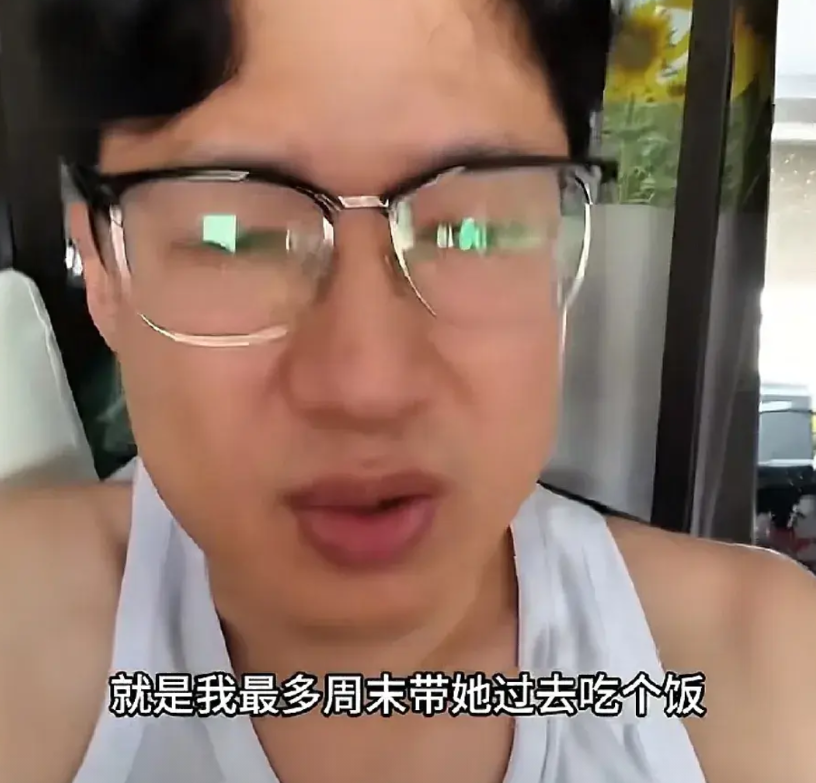 男子从不让老婆和自己妈接触，结婚十年相安无事，因公公摔伤住院，婆媳俩人加了微信，