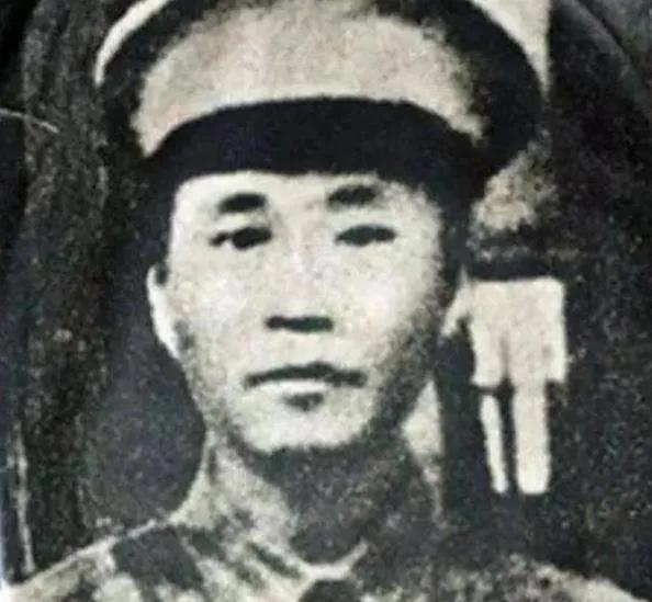 1927年，秋收起义后，1军1师师长余洒度坚持攻打长沙，被毛主席反对后，他于19