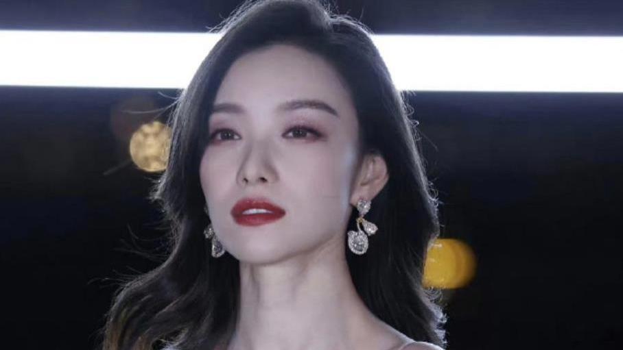 瞠目结舌！戏还都没演好就当评委，待在评审团位置心里不虚吗？