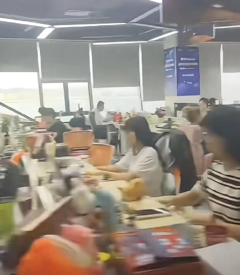hr总监面试一个行政，一个问题把候选人给问激了。我来还原一下当时的大概场景，大家