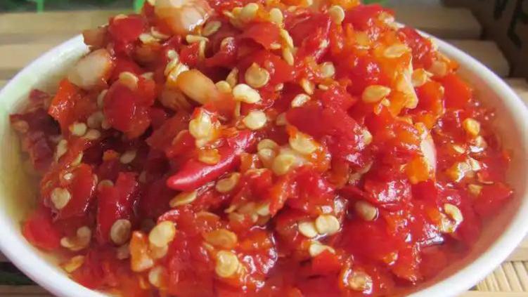 在家就能做老干妈酱，食材简单步骤清晰，拌饭能吃3碗！