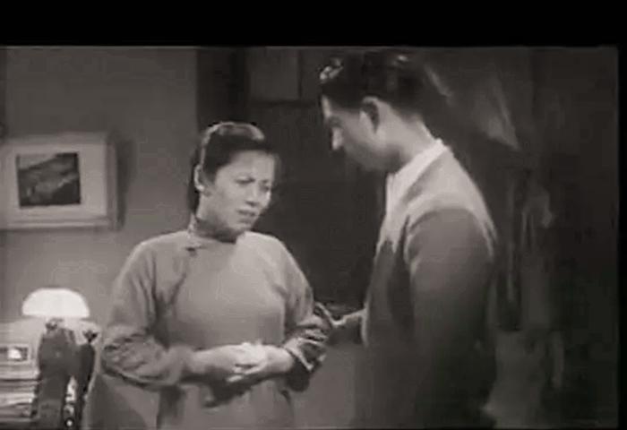 【老电影】1949年冯喆与舒秀文演的老电影，你知道片名吗？影片由欧阳予倩导演，讲