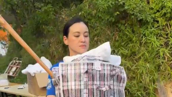 香港名媛林恬儿晒视频：为受灾群体做慈善义工，与同伴搬运物资献爱心
