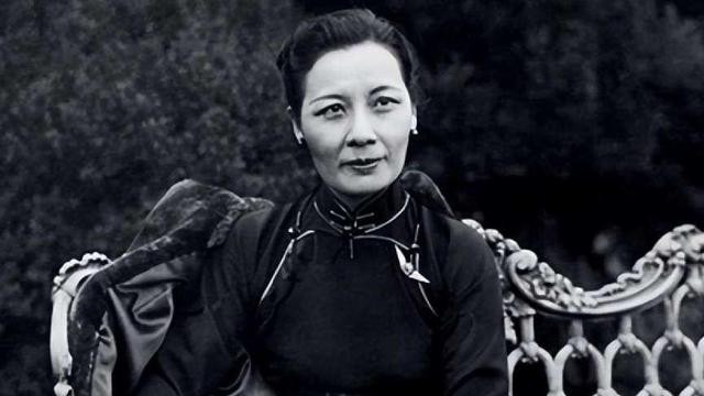 1995年，蒋孝勇遗孀透露不为人知的秘密：蒋经国临终悔恨说5字