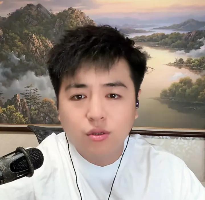 张伦巴今天直播间说：
马上月底，他那么大岁数，不知道下个月啥日子吗？
这是聚集，
