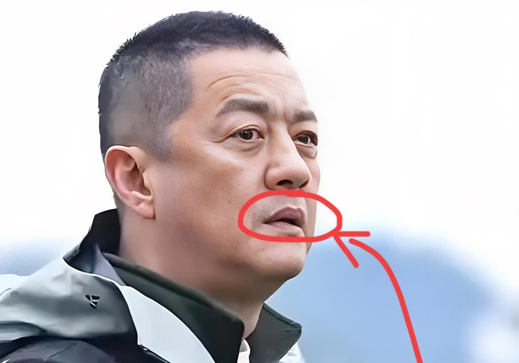 我谁都不服，
就服李亚鹏，

因为他的嘴实在是太硬了，明明自己已经负债累累