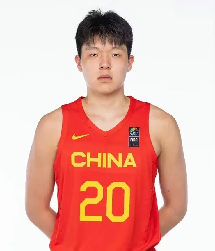 球迷纵有千般万般不愿意，杨瀚森也大概率会参加男篮亚洲杯。
目前杨瀚森已经提前结束