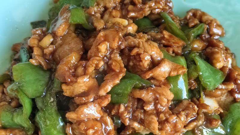 小里脊炒肉：一口锅十分钟，把“今天吃啥”变成“哇，太香了”