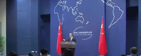 中国反制美国制裁官员











美国官员被中国制裁，炸锅了！中国用《