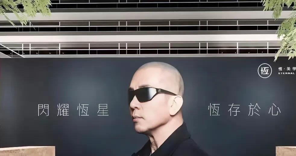 看看湾湾媒体会怎么评价的吧……
具俊晔最新的商业广告牌上墙了！人确实清瘦了不少！