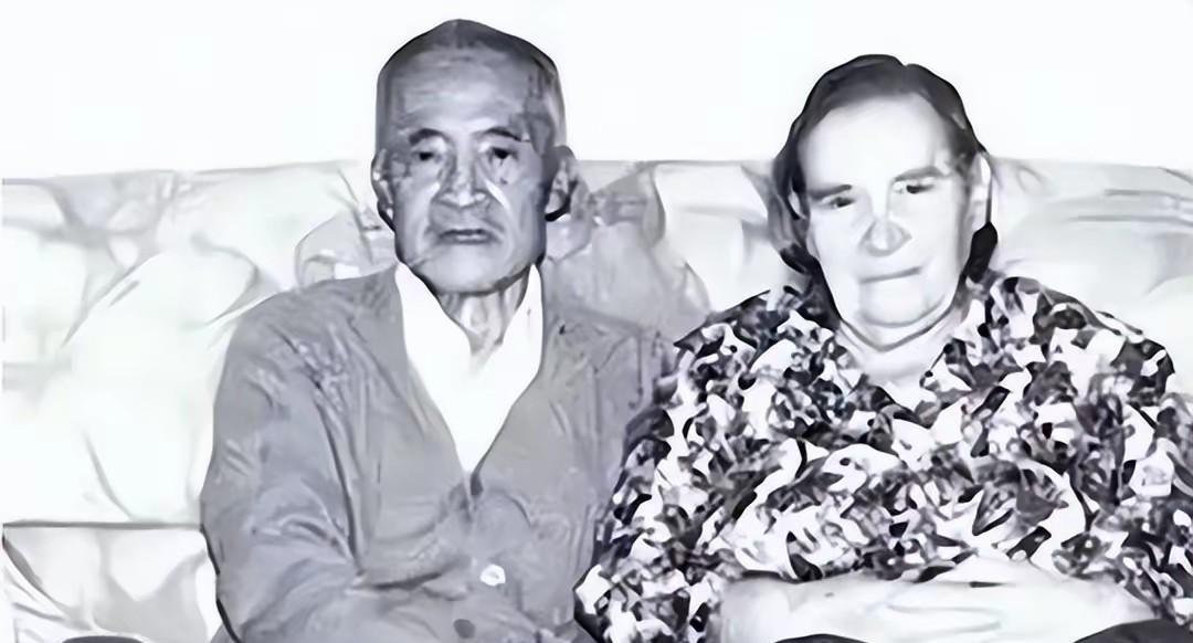 1997年，中国银行内部查账时，竟发现周总理账户，在30年前存了1.2万英镑，加