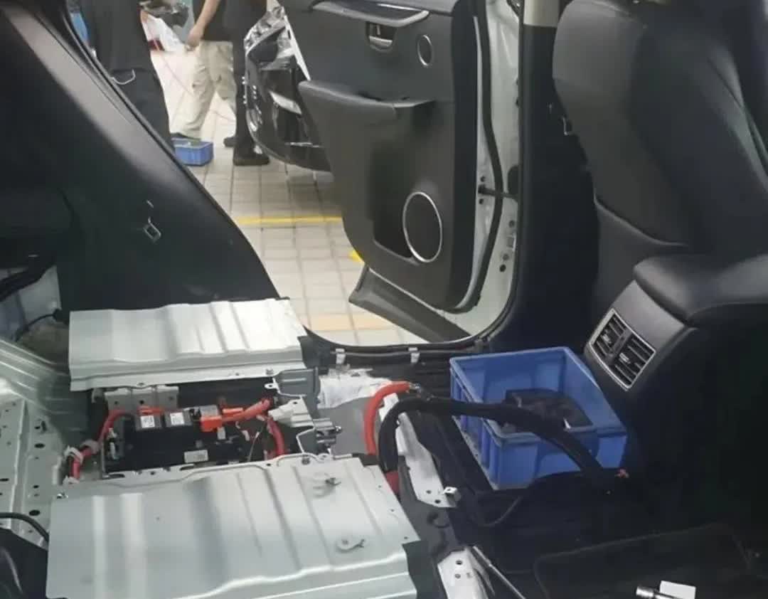 我突然有个想法，不知道行不行。就我买一台混动车回来，油箱不加油，直接当纯电车开，