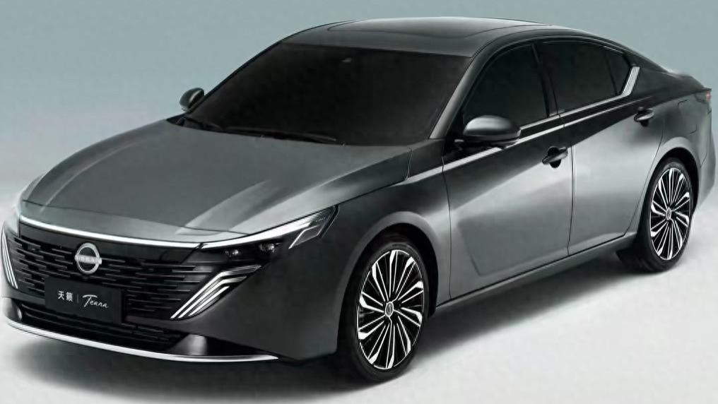 新款天籁长这个样子，定名“天籁PLUS”，2.0T动力，第四季度上市