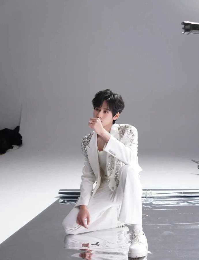 颜值与实力双杀！这样的野王哥哥谁看了不疯狂心动[舔屏] 夸到他嘴角翘上天，毕竟优