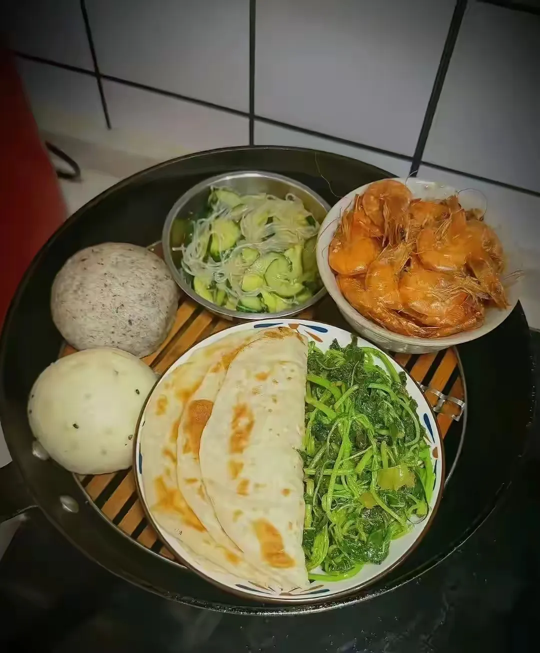 婆婆给我留的饭菜，这是正常女生饭量吗 ​
大家评评理