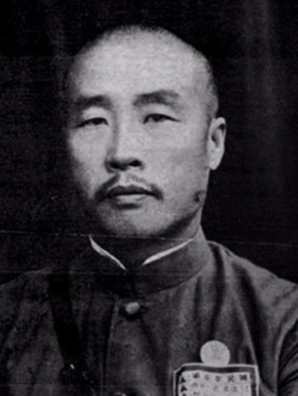 1938年1月，日军侵犯山东时，蒋介石得知韩复榘要放弃抵抗，急电韩复榘死守济南，