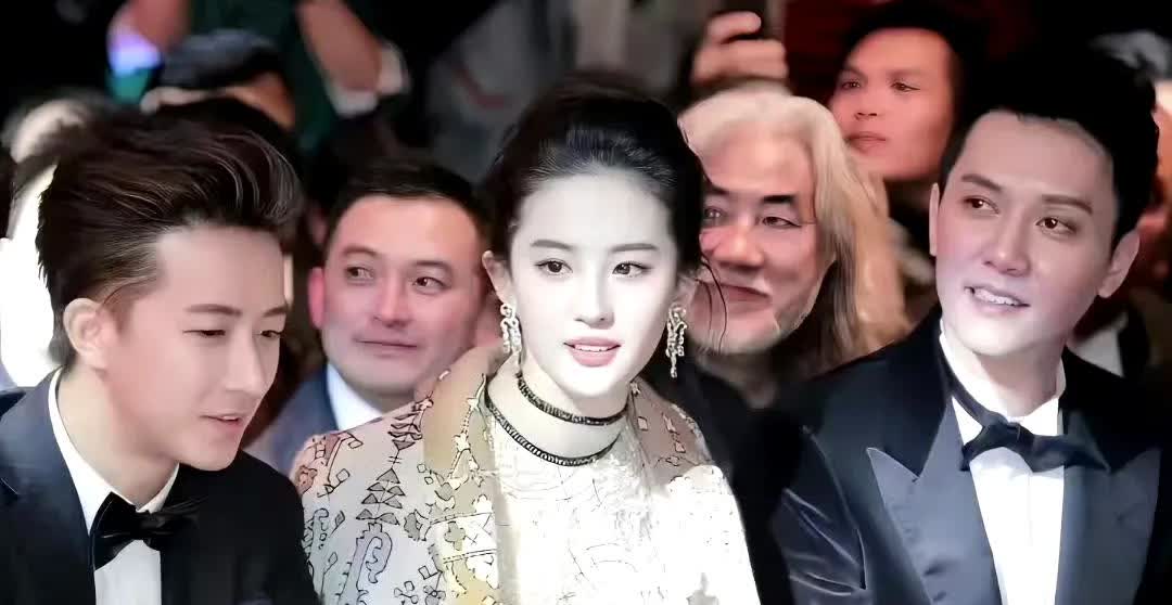 刘亦菲和韩庚冯绍峰三人同框旧照 ​​​