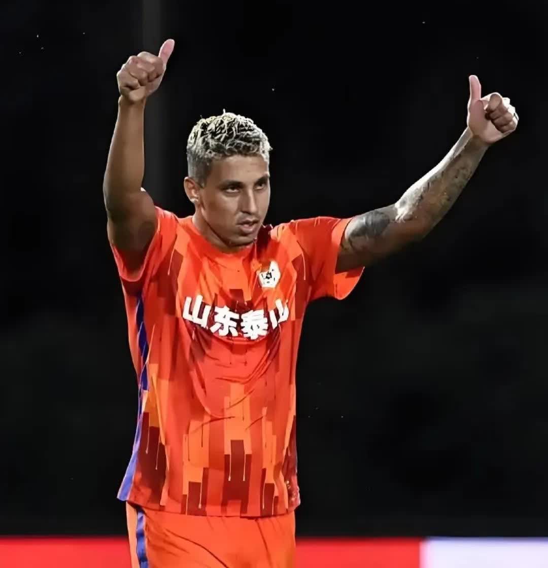 大连英博2-0山东泰山，一战揭露3个不争的事实！
第一，泰山缺少一个中场核心。