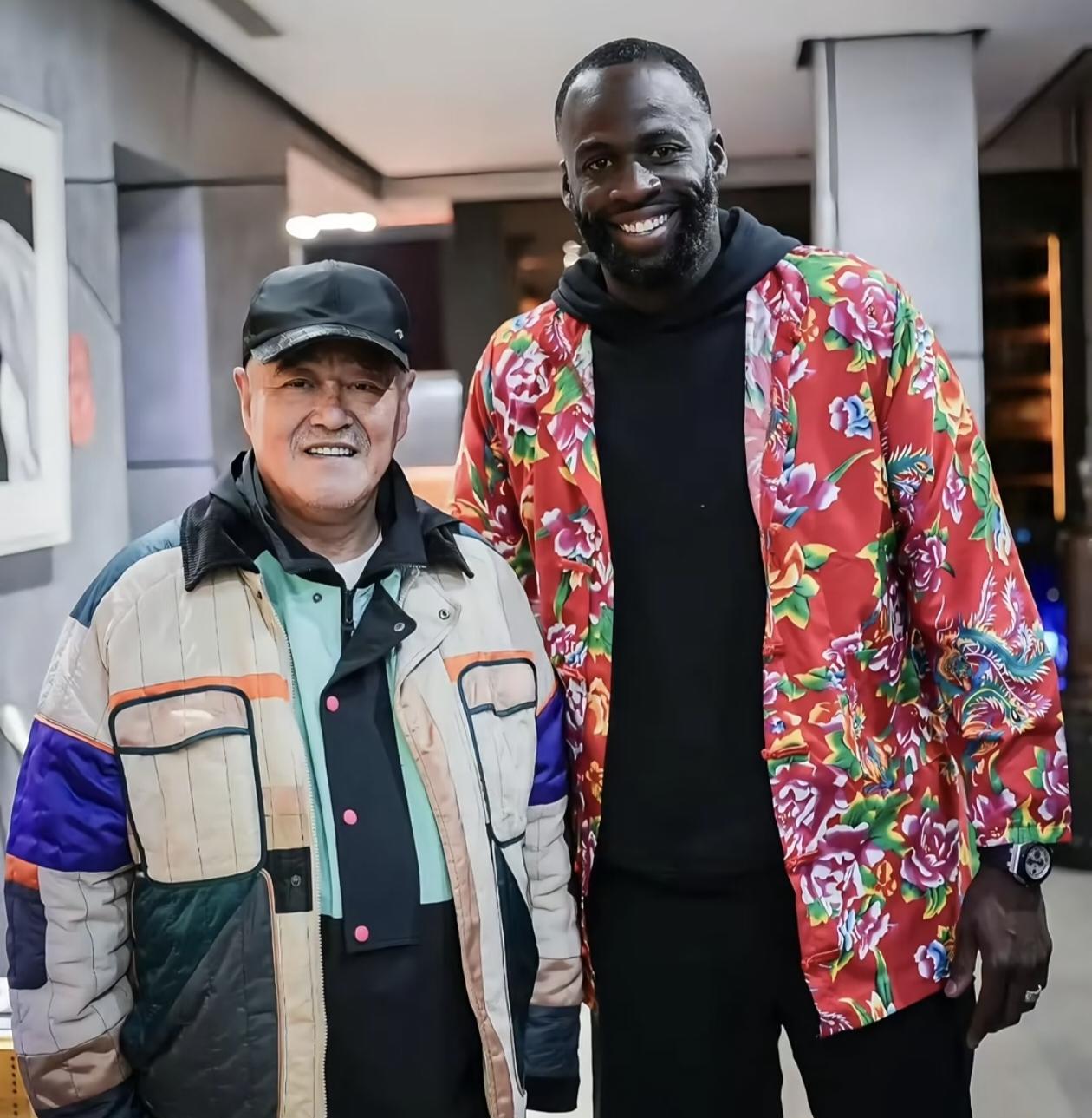 情商高！追梦格林竟然能和赵本山玩到一起！
NBA球星追梦格林的本次中国行没有丝毫