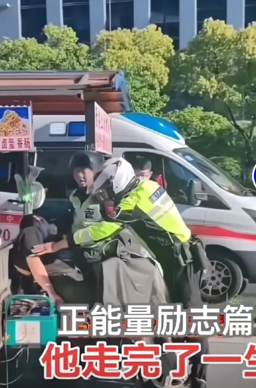 我以为我天天上班朝九晚五已经够苦了，没想到摆个小吃摊也犹过之而不及！
近日，深圳