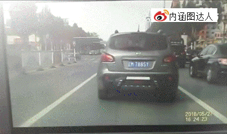 这是整的哪一出啊，车子都不管了