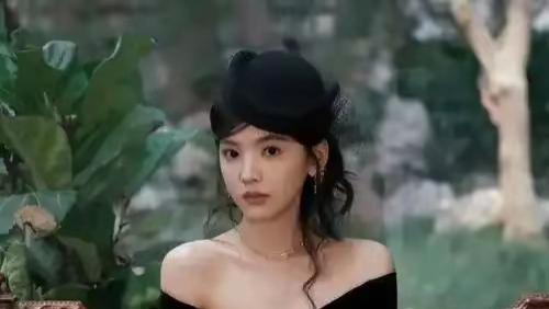 章若楠红毯上的精灵，红毯上的风格蜕变与美学表达。