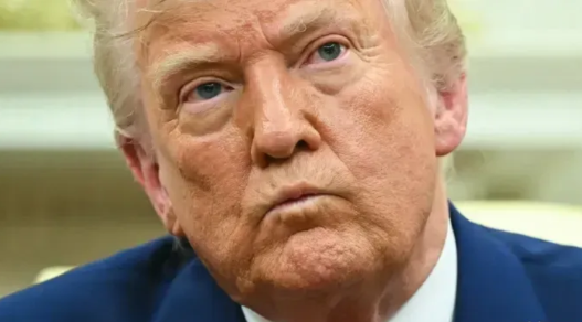 美国输的很彻底
表面上看美国对中国的关税提高到了125%，给予75个国家关税优惠