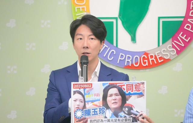 事情闹大了！民进党批八炯：谴责用纳粹符号行为
亲绿网红“闽南狼”（陈柏源）3日发