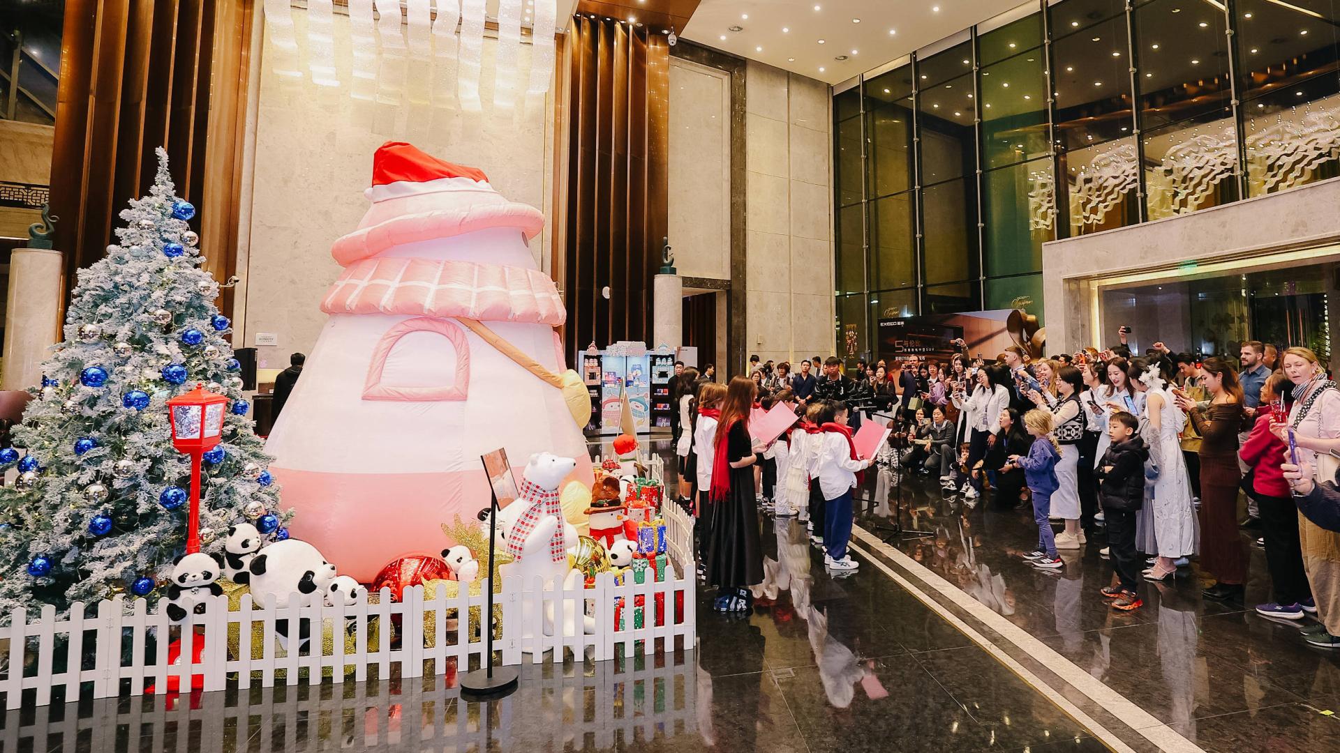 珠海华发喜来登酒店十周¬年庆典暨圣诞亮灯仪式盛大启幕 ——十年匠心筑梦，点亮湾区圣诞华章