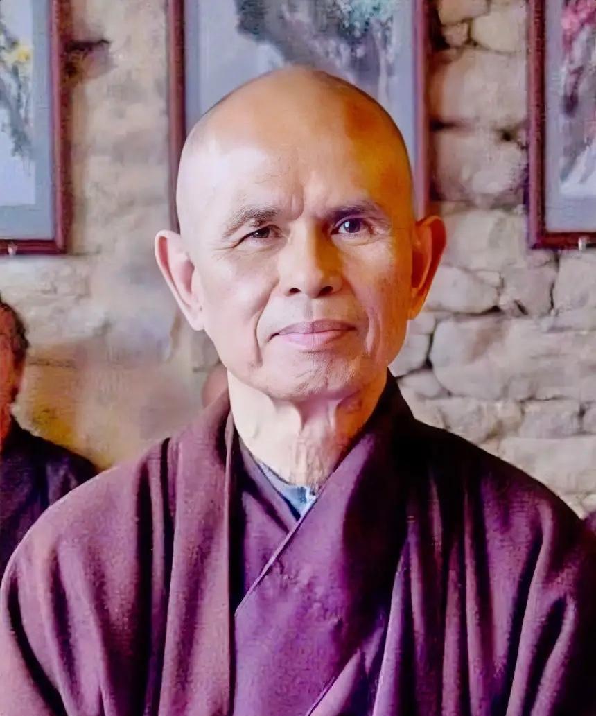 一行禅师：“如果你能把自己照顾好，你就能帮助所有的人。你不再是世界的痛苦之源，你