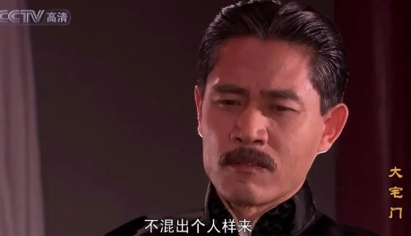 当年，《大宅门》开拍，陈宝国第一个进组，已经拿到了片酬。但是他却拿着90000块