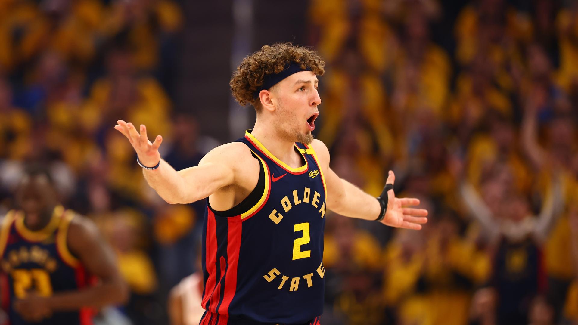 库里得奖适时隐身+吉米复出硬核接管！团结勇士演绎高效团队胜利之匙