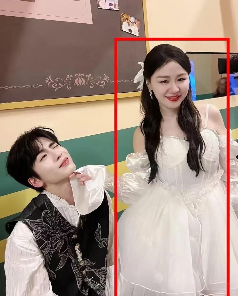 其实对于金靖大家都忽略了一件事
金靖在娱乐圈算不上大美女，而且在以瘦为美的标准里